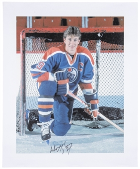 Wayne Gretzky Signed 19.5 x 23.5 Canvas (Beckett)